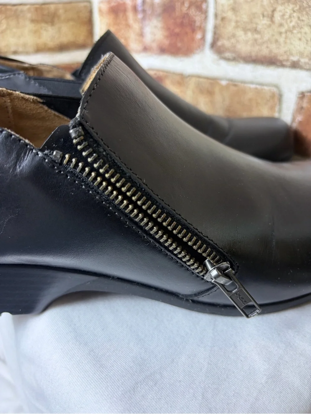 Taos Footwear classic black